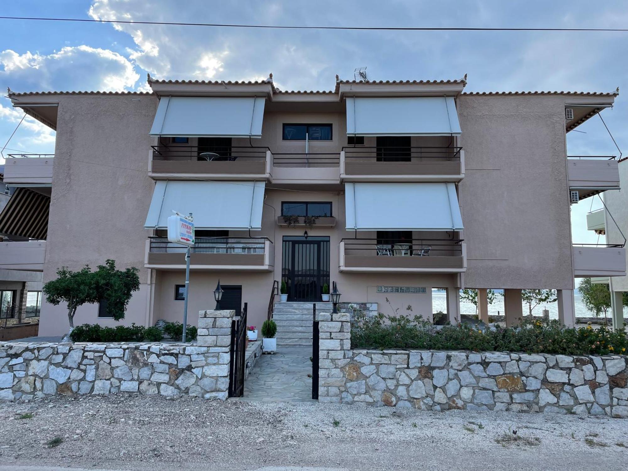 Finikas Íria Exterior foto