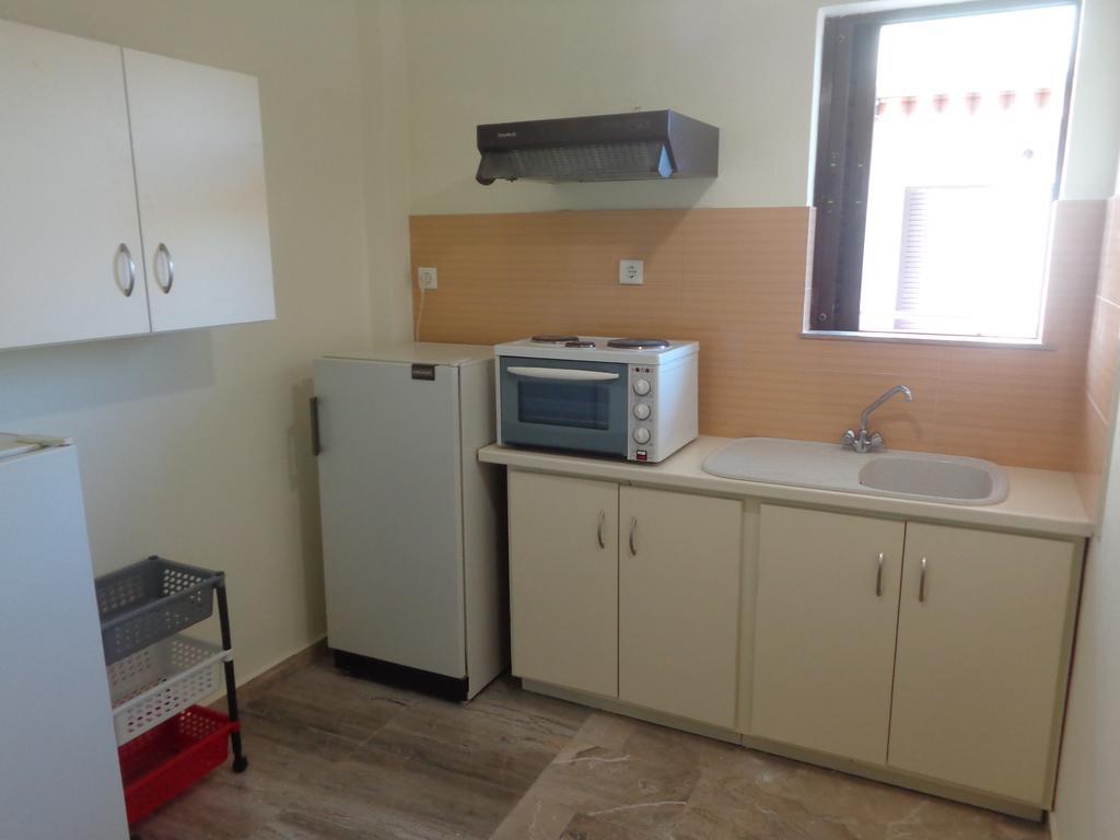 Finikas Íria Exterior foto