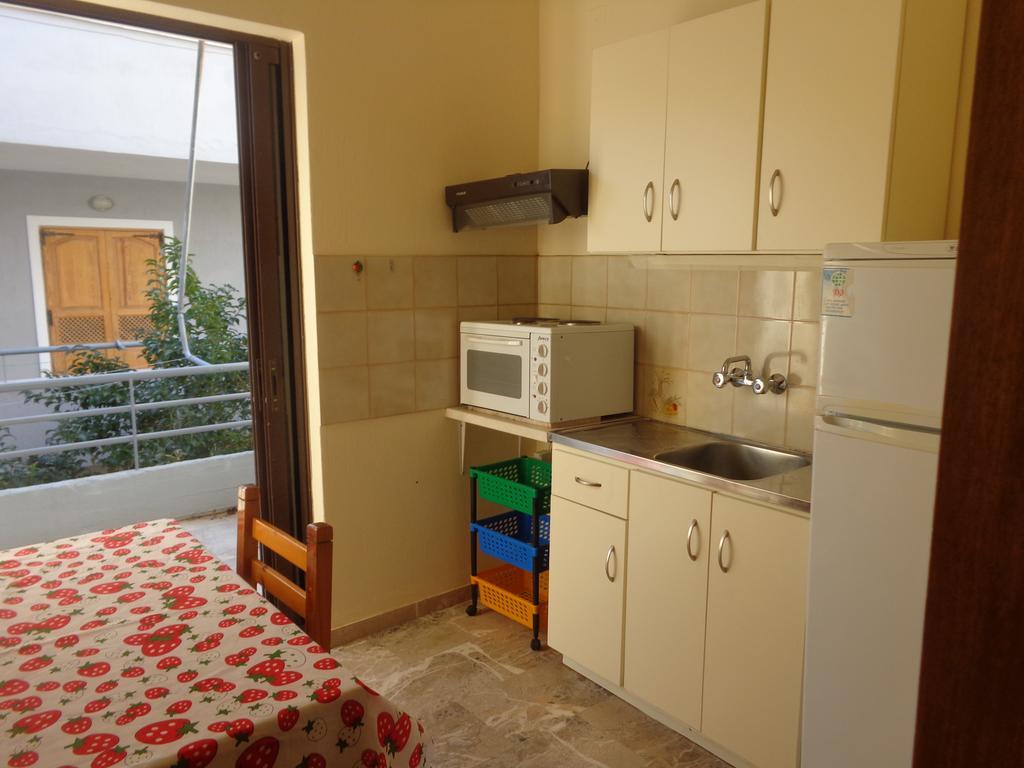 Finikas Íria Exterior foto